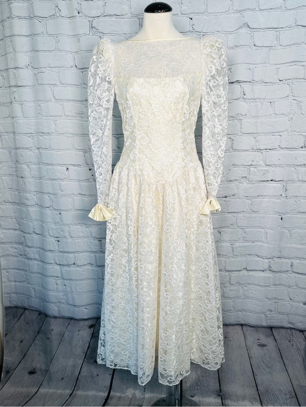 Vintage 80s White/Ivory Lace Prom/Wedding Dress Fit Flare Puff Sleeve Bow SM